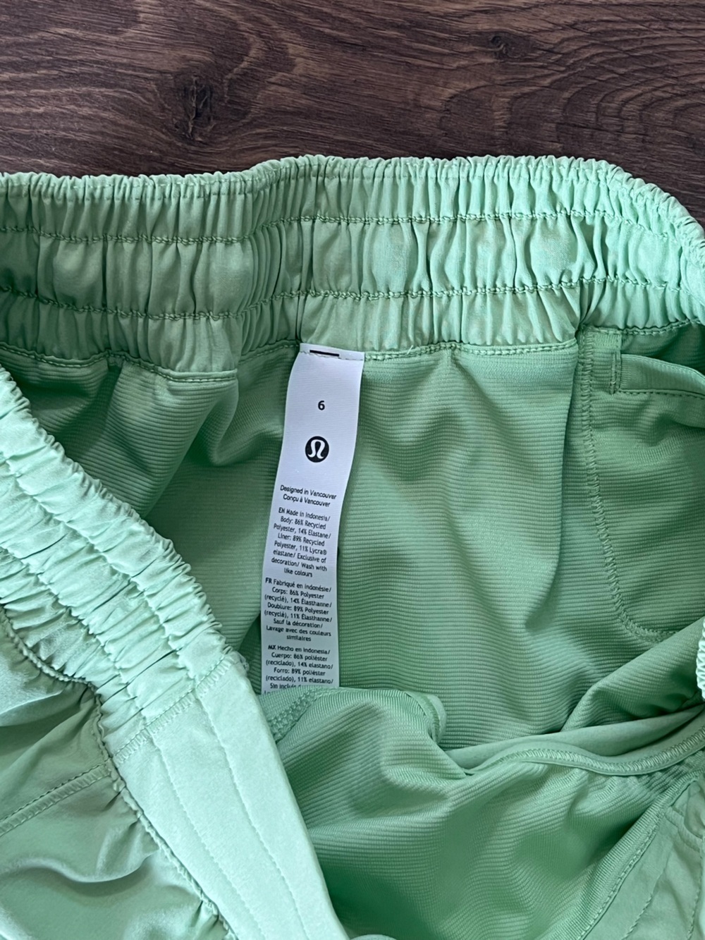 Lululemon Hotty Hot Low-Rise Lined Short 2.5" Kale Krush NWT Size 6 - Picture 3 of 5